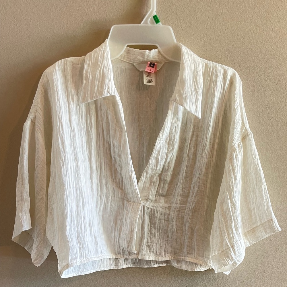 Women’s HM White Cream Top Shirt Crop Blouse Short Sleeve Sheer size Small